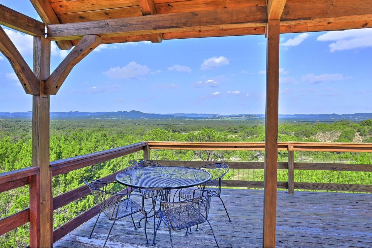 Family With Mountain Viewing Deck!